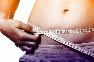 woman-measuring-waistline–how-to-lose-weight-fast